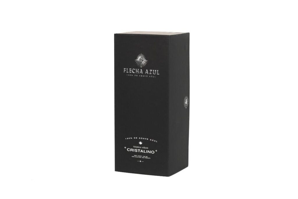 Estuche de lujo de cartón impresa y forrada con papeles nacionales con inserto de la forma de la botella para tequila, diseño y manufactura en Guadalajara.